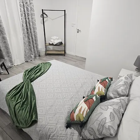 Goncalves * Ponta Delgada